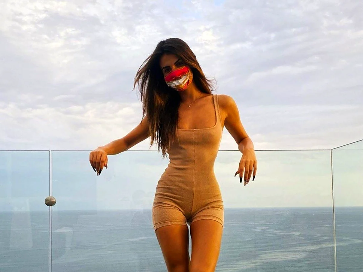 Sofia Reyes в купальнике