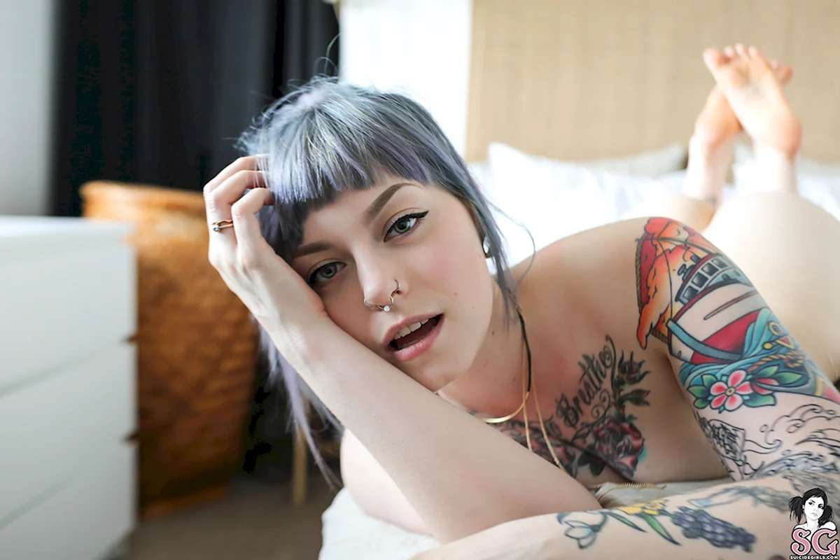 Suicide girls on Sofa