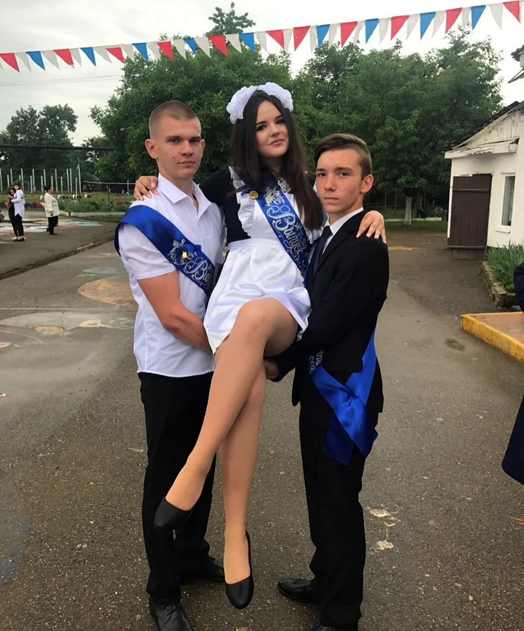 Выпускник и выпускница