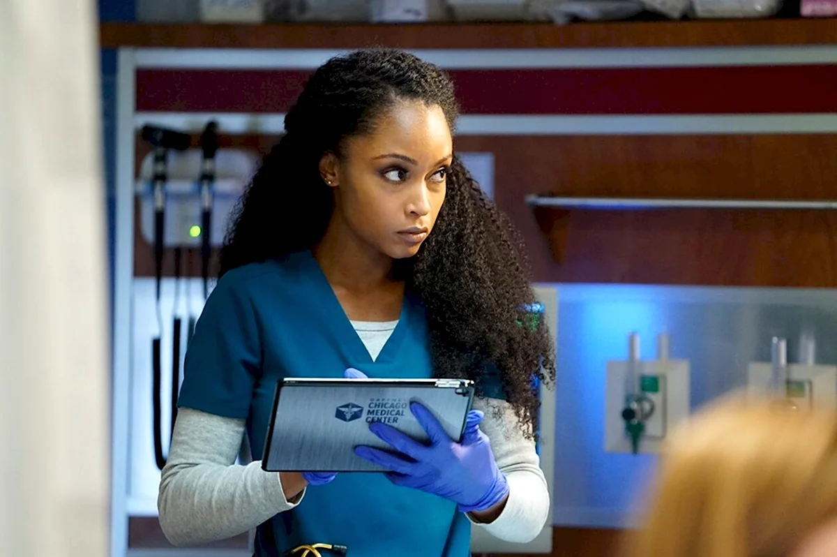 Yaya DACOSTA Chicago med