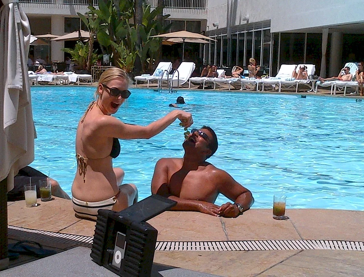 Yvonne Strahovski leaked
