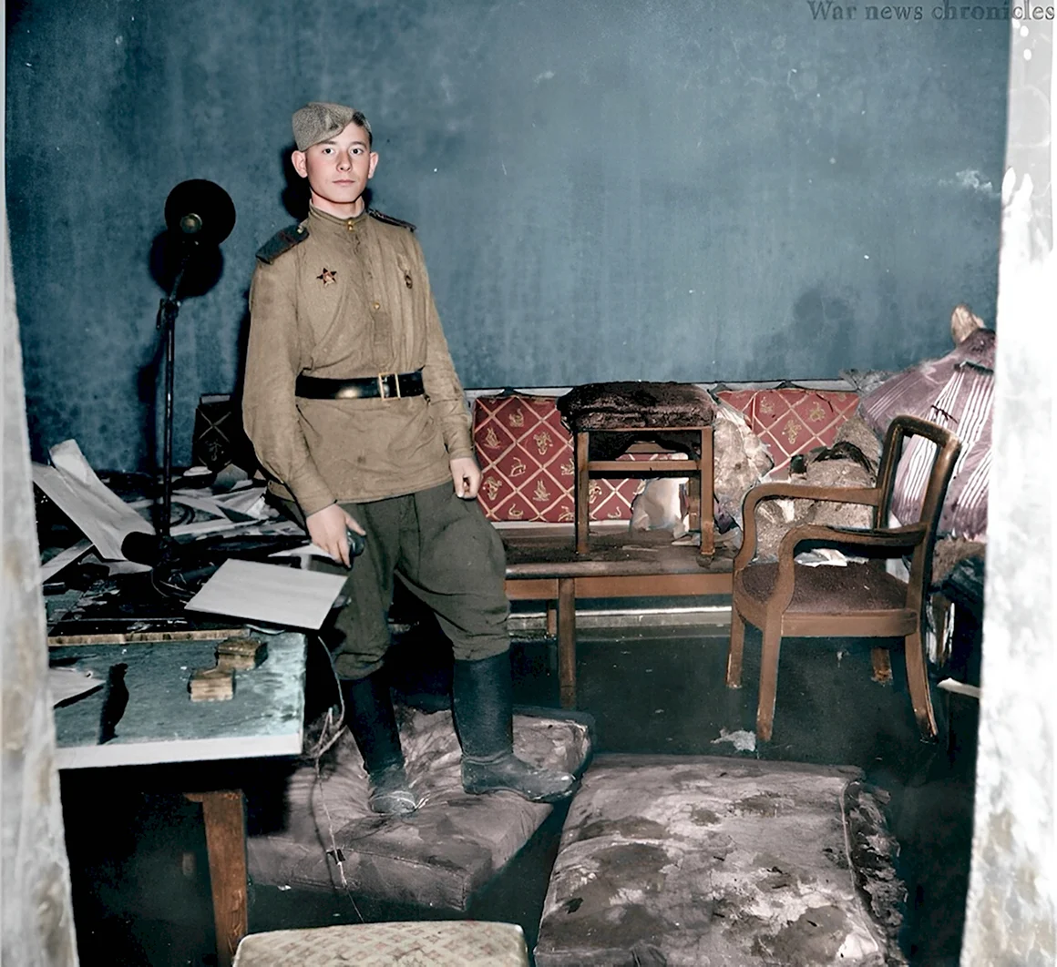 Адольф Гитлер в бункере 1945