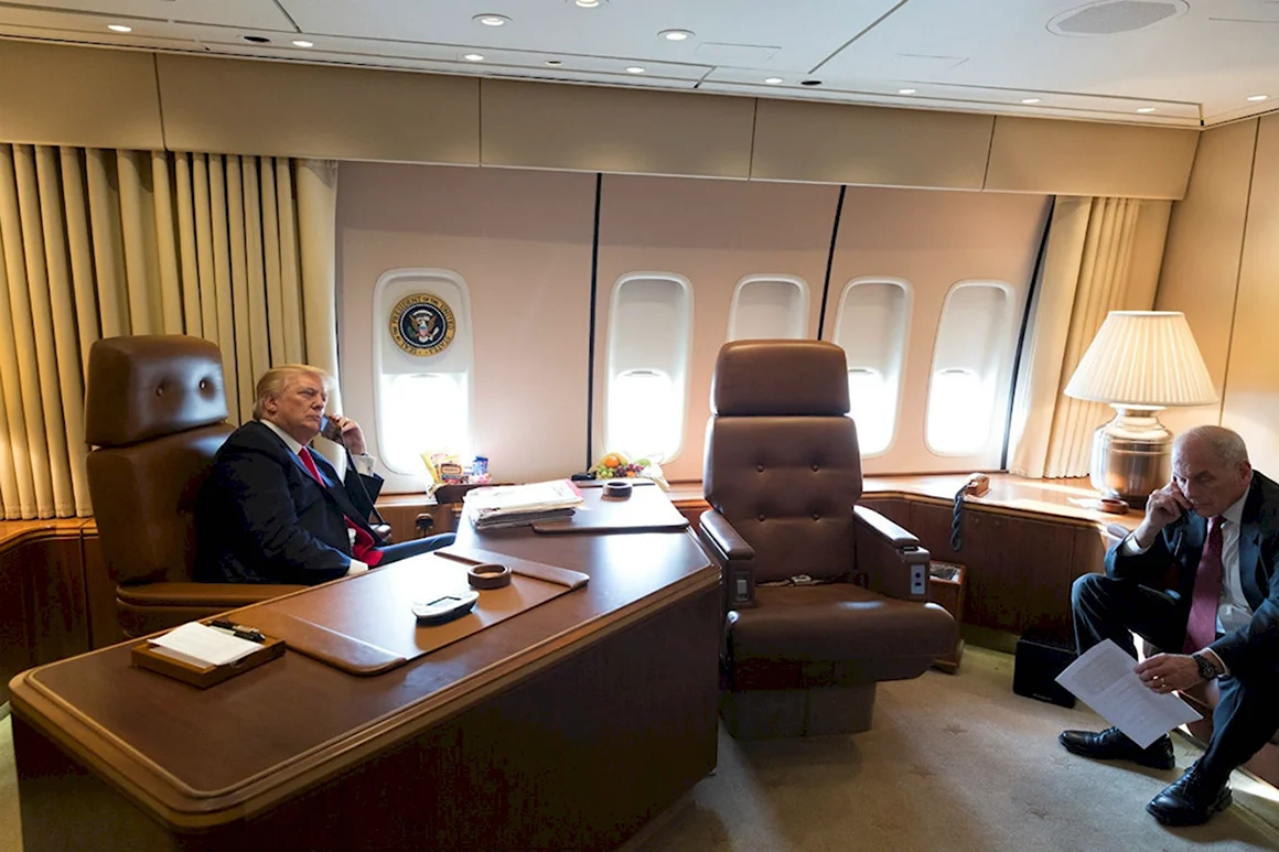 Air Force one внутри