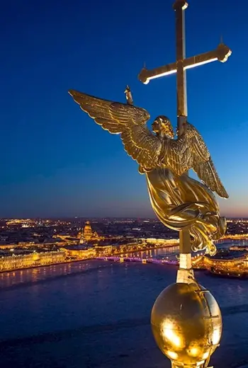 Ангел на шпиле Петропавловской крепости в Санкт-Петербурге