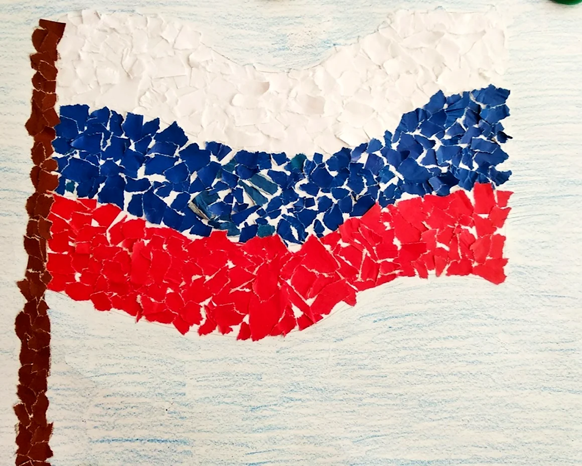 Аппликаөия в подготовительной группе флаг России