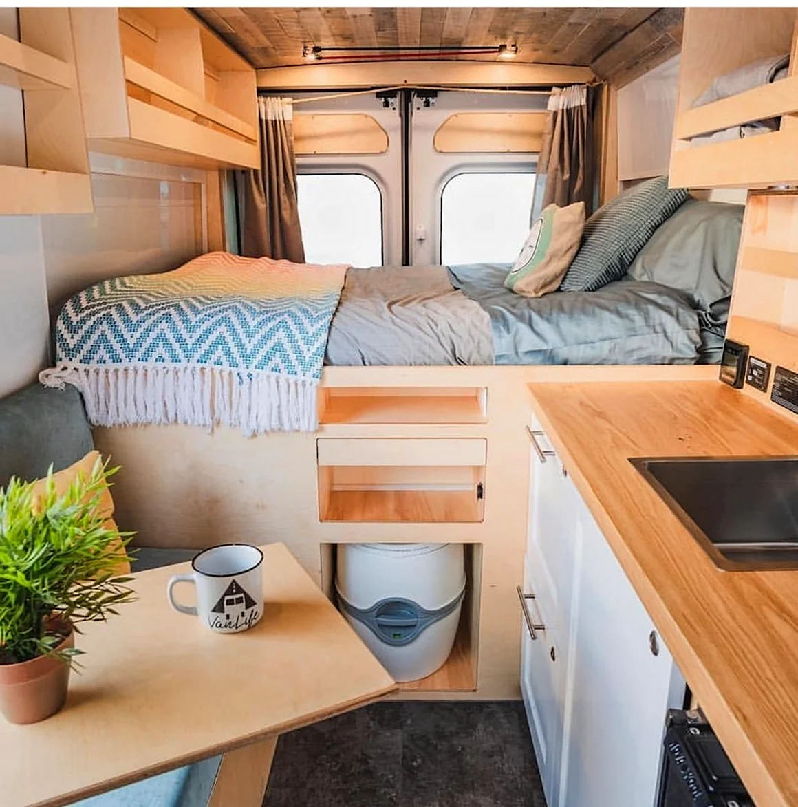 Автодом Airstream 2020