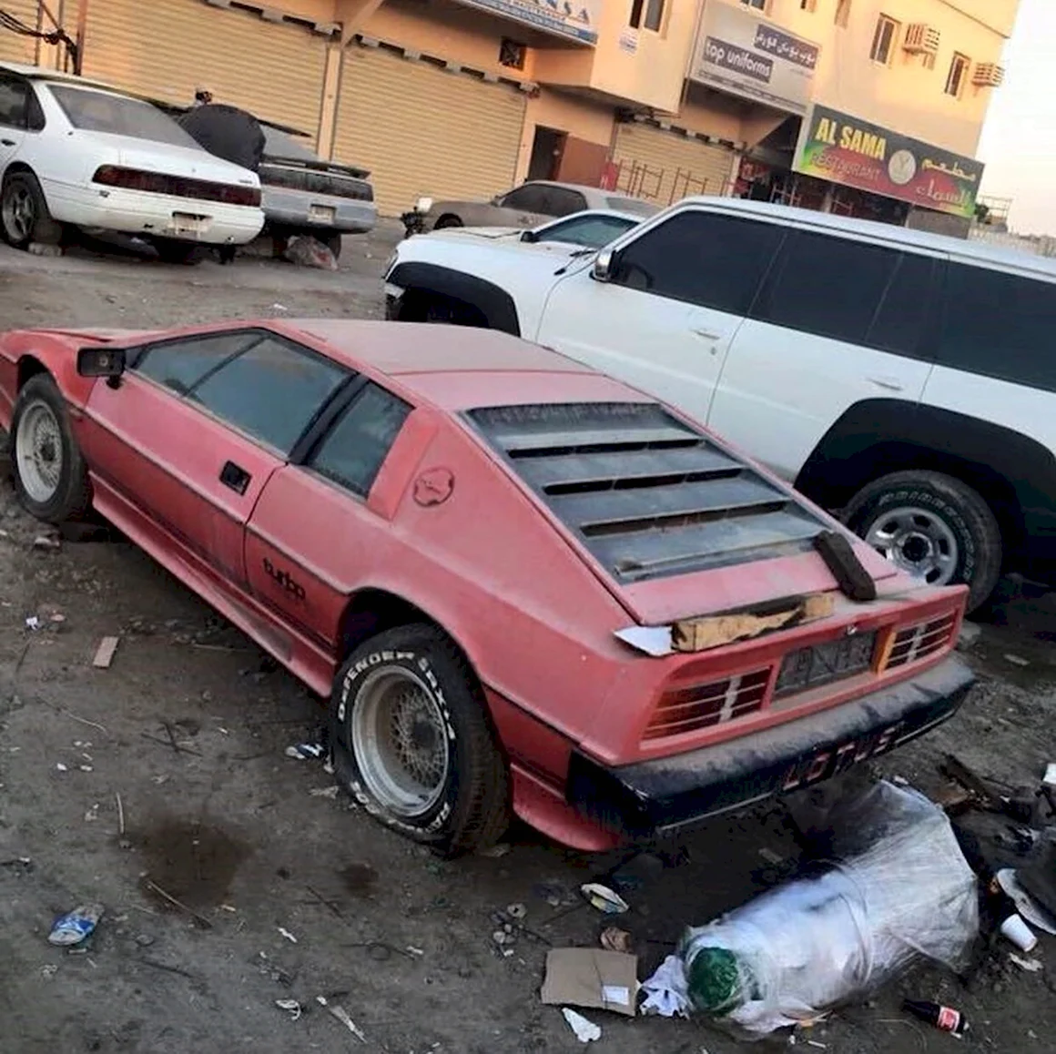 Автосвалка в Дубае