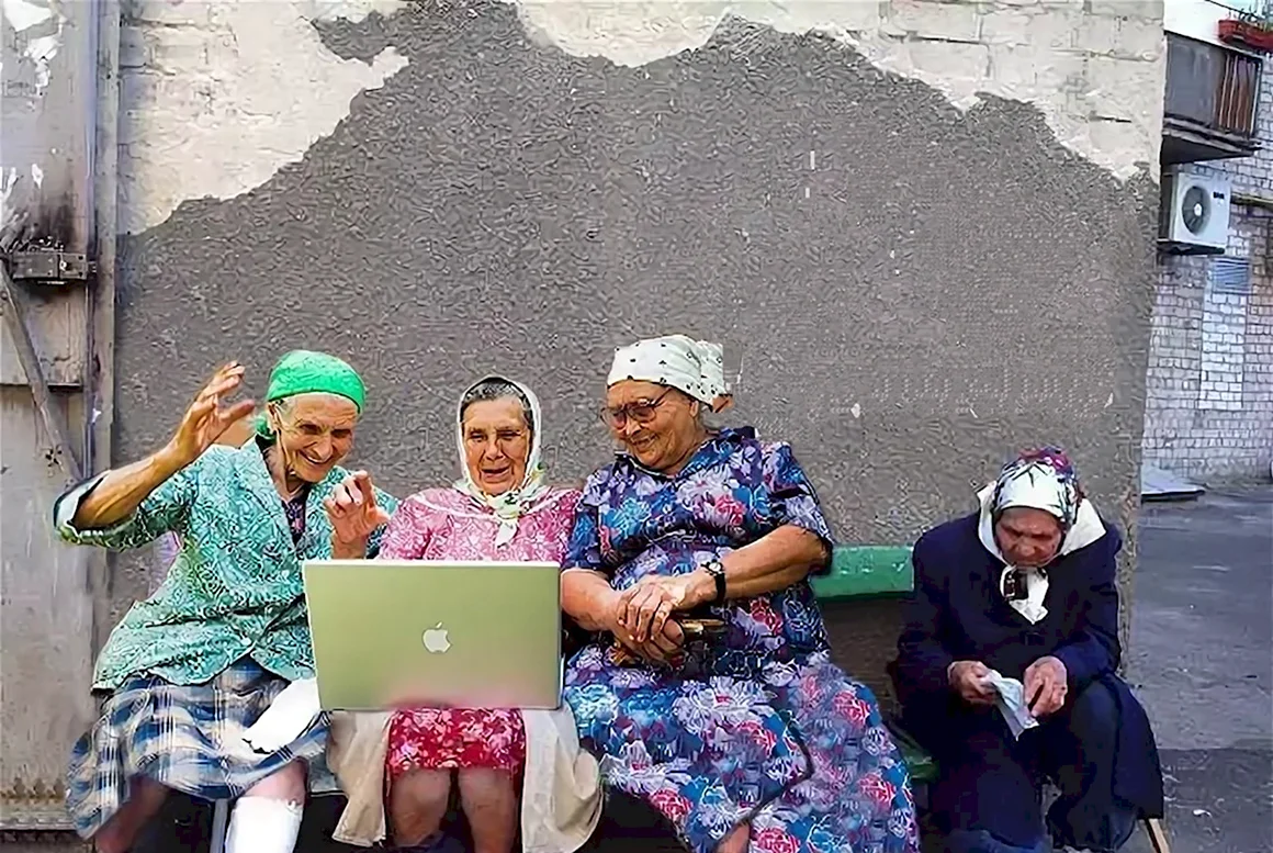 Бабки на лавочке