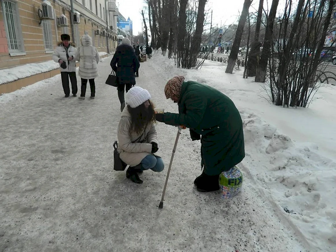 Бабушку через дорогу