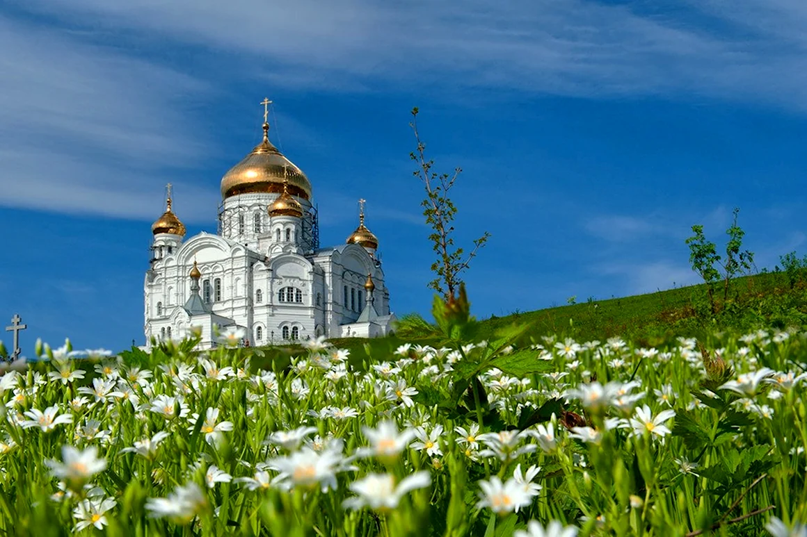 Белогорский монастырь летом