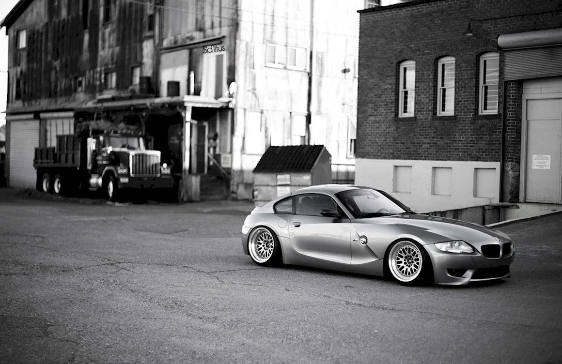 BMW чёрно-белая