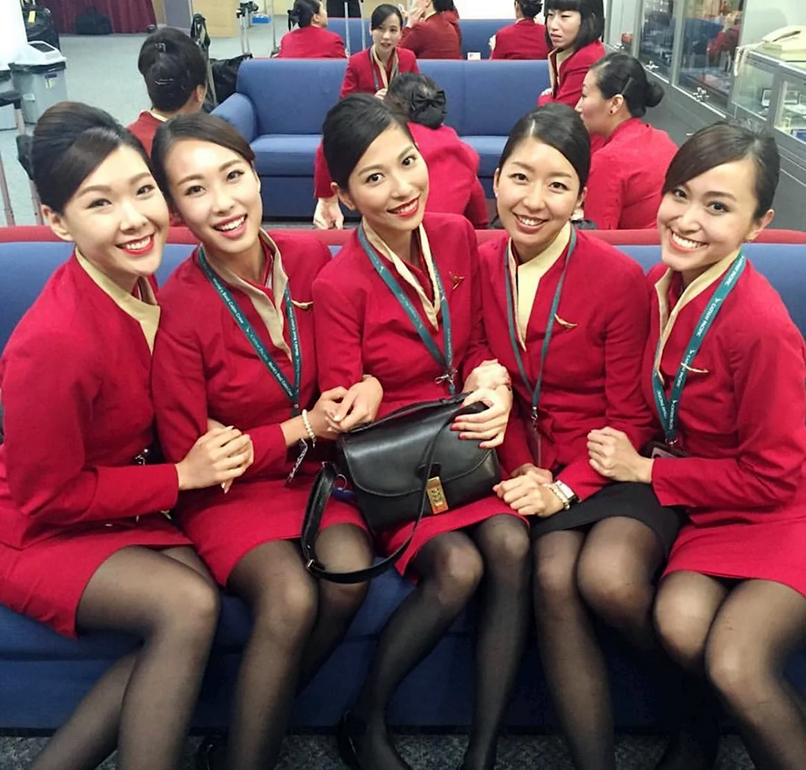 Бортпроводник Cathay Pacific