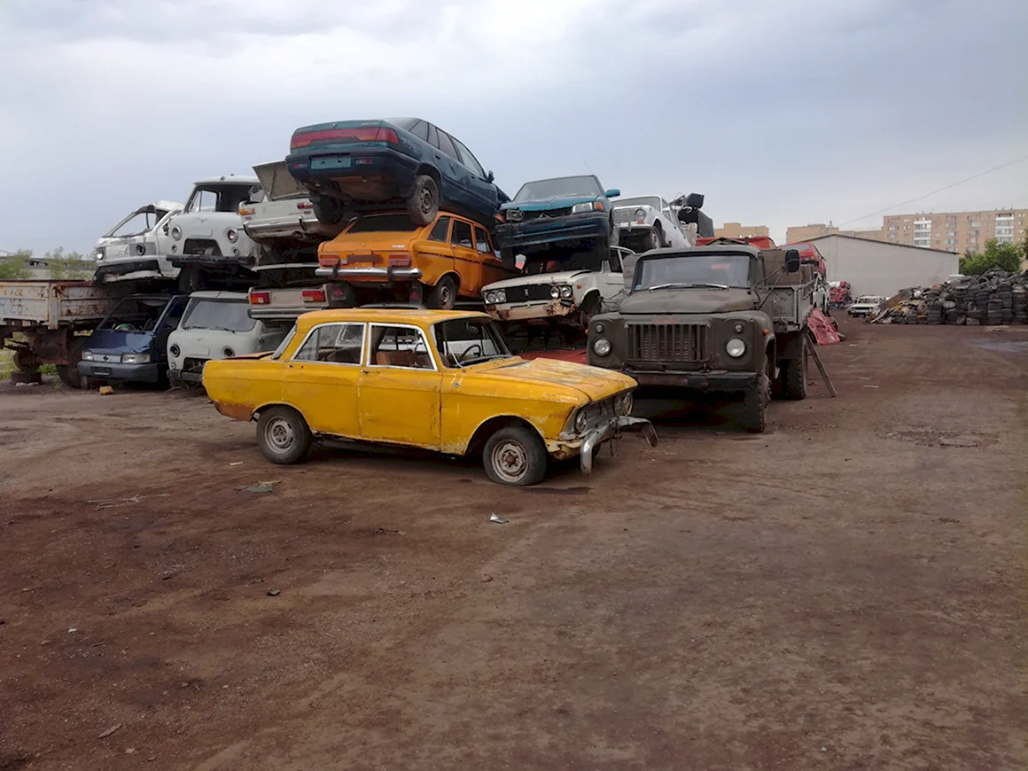 Брошенный автопарк