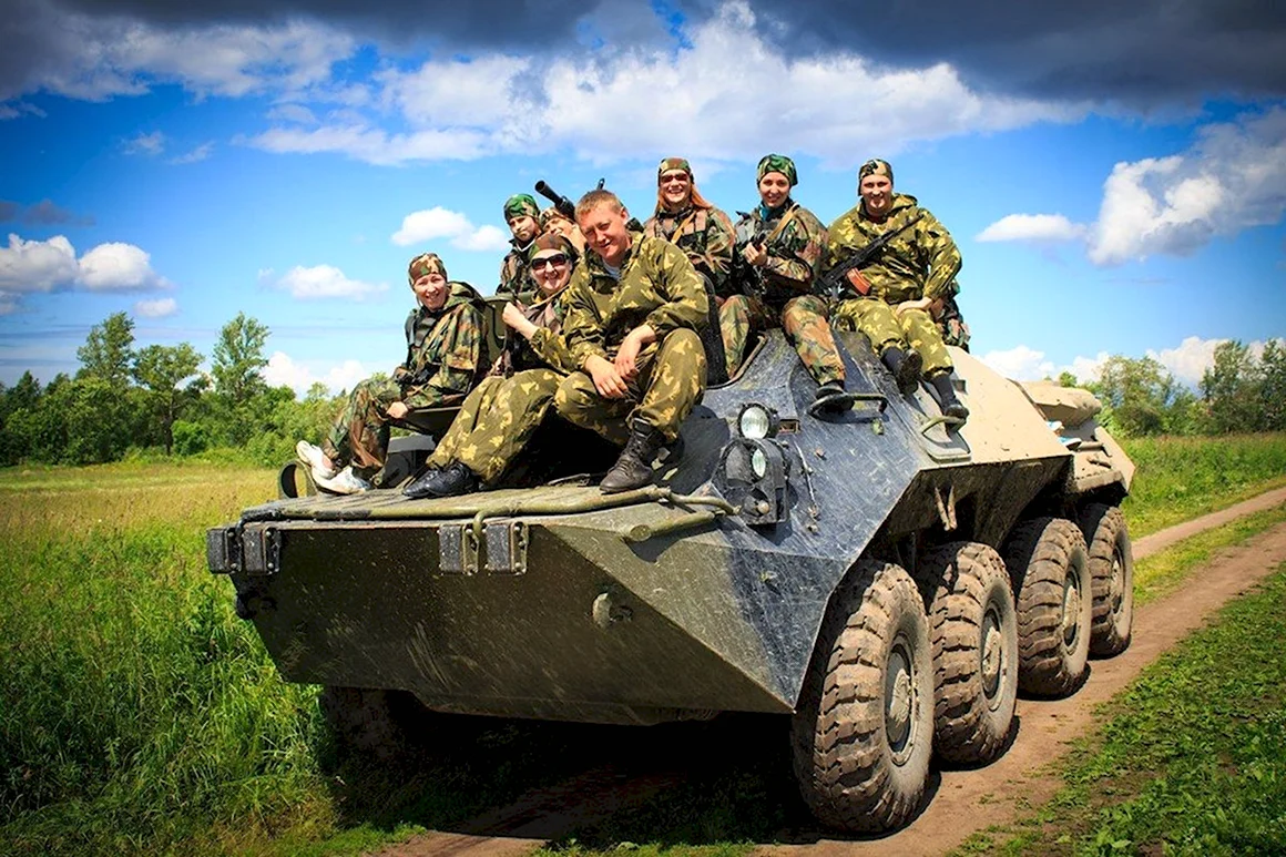 БТР-80 С десантом на броне