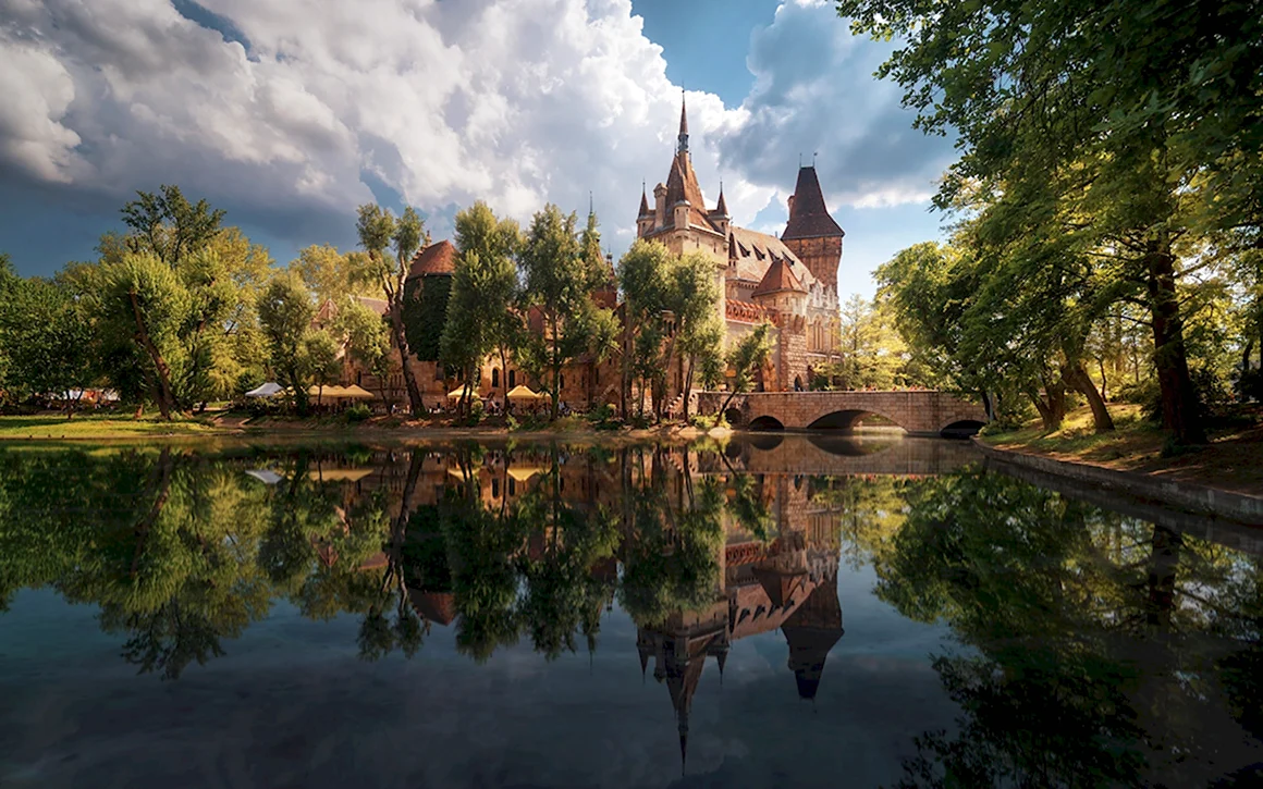 Будапешт Венгрия замки пруд Vajdahunyad Castle