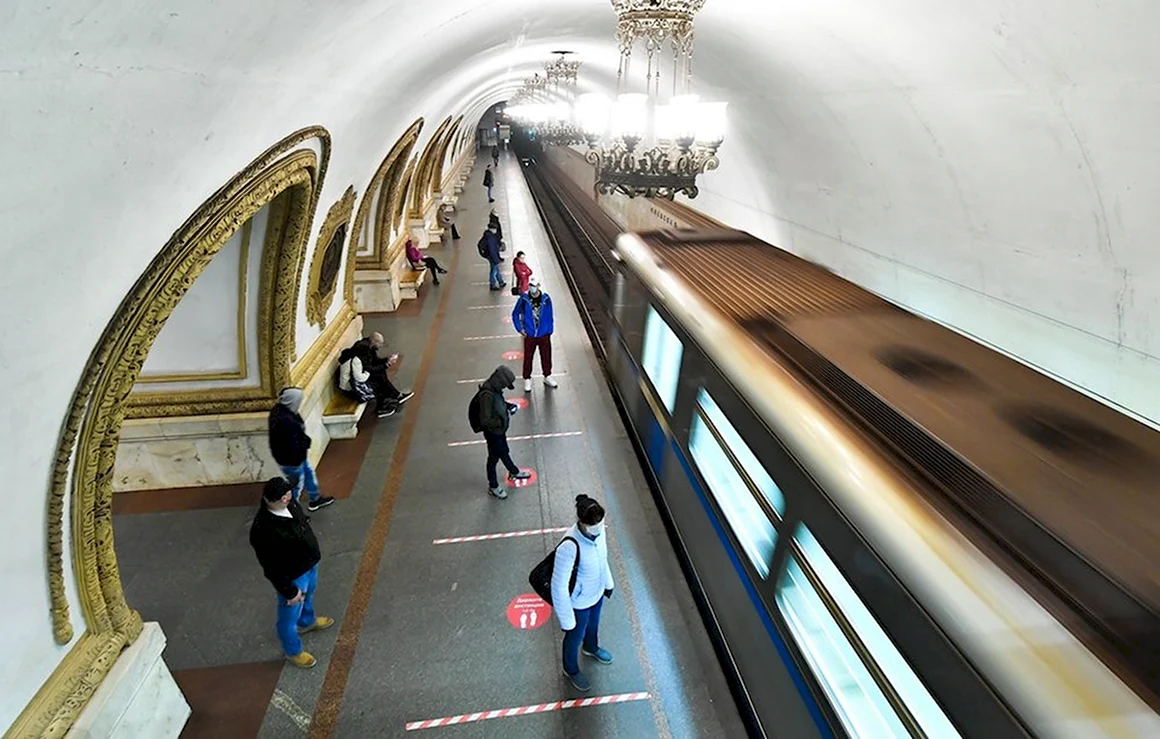 Бульвар Рокоссовского станция метро эскалатор