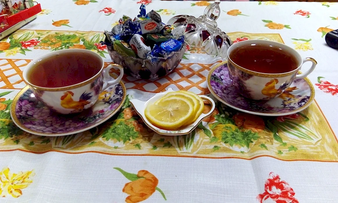 Чаепитие с конфетами