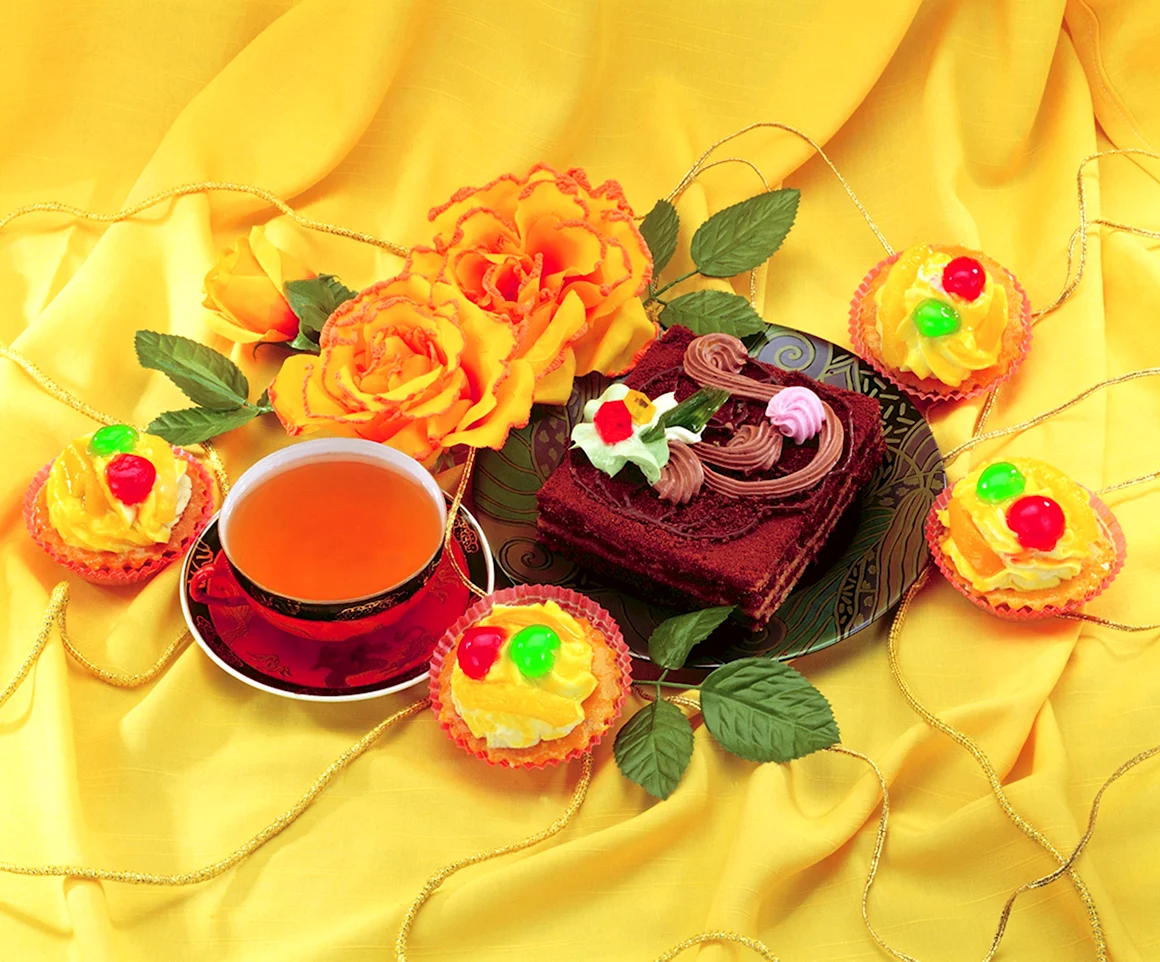 Чаепитие с пирожными