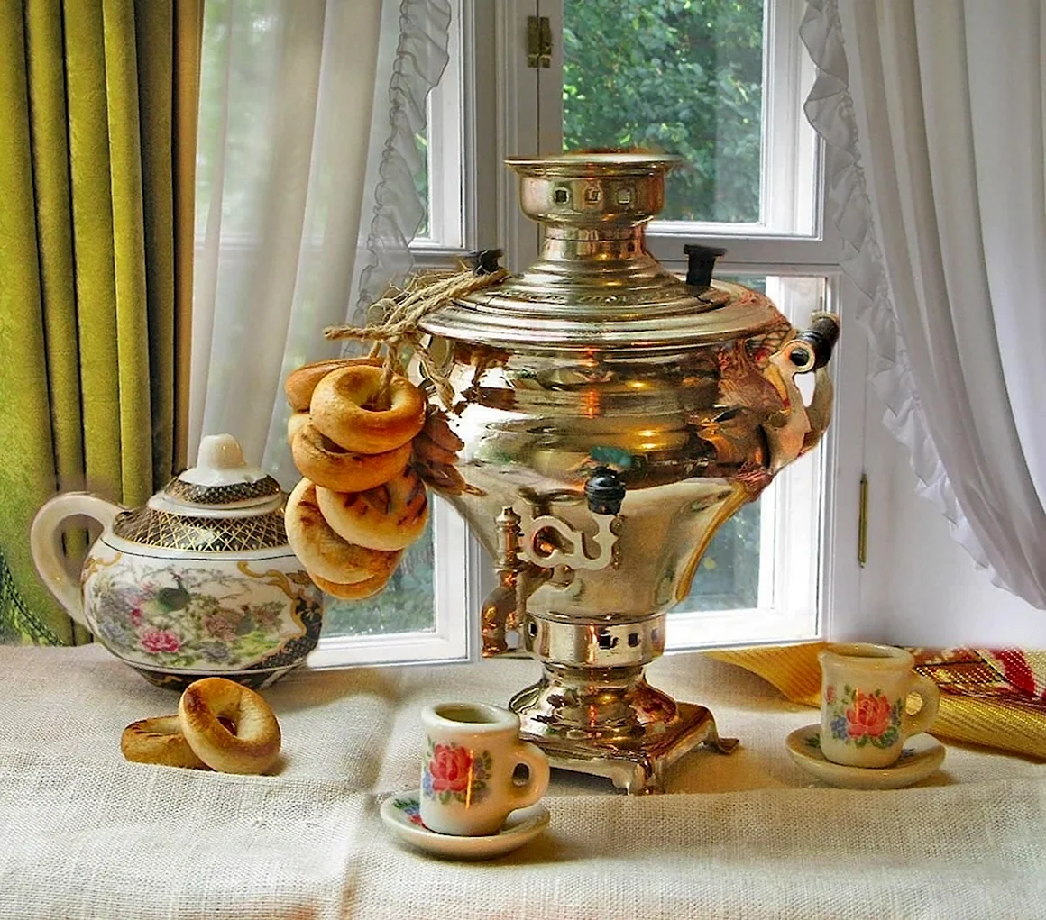 Чаепитие с самоваром и баранками