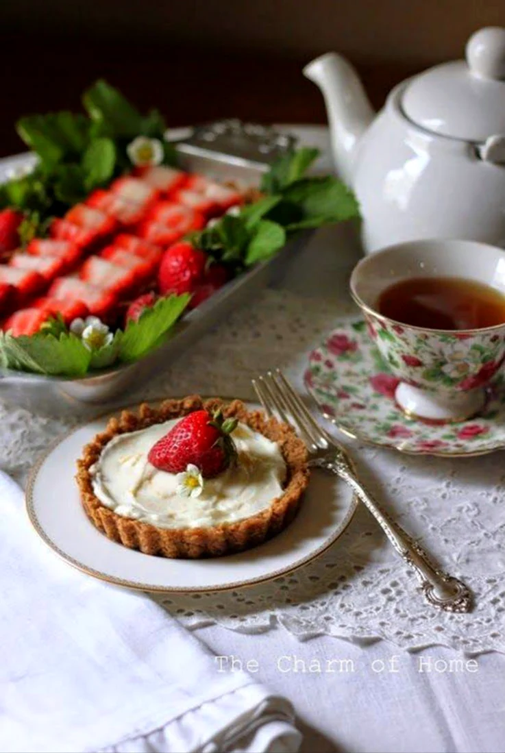 Чай с вкусняшками