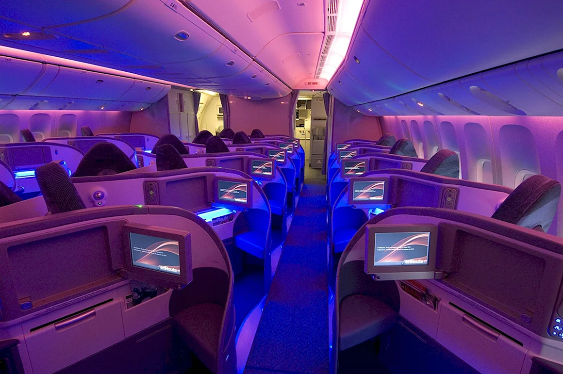 Частный самолет Боинг 777 снаружи