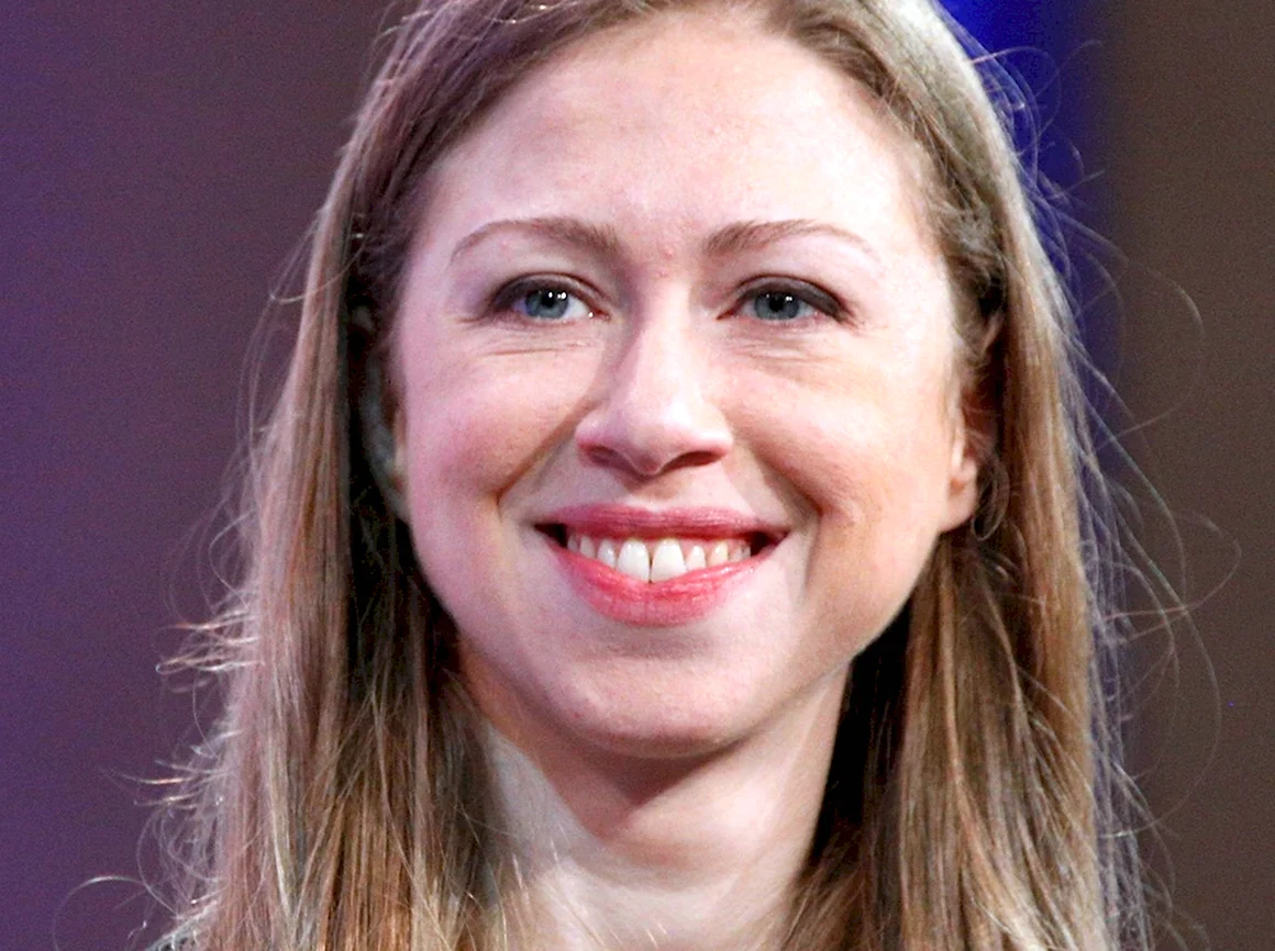 Chelsea Clinton y esposo