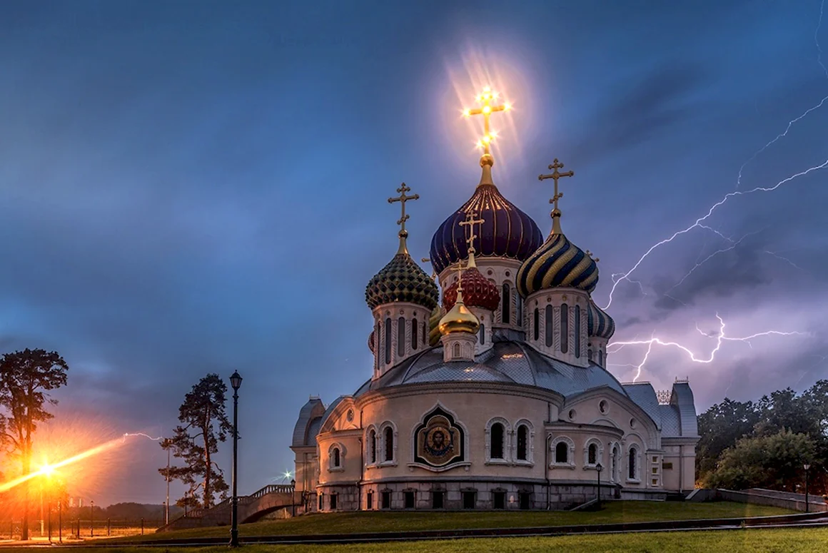 Чернигов храм вечер
