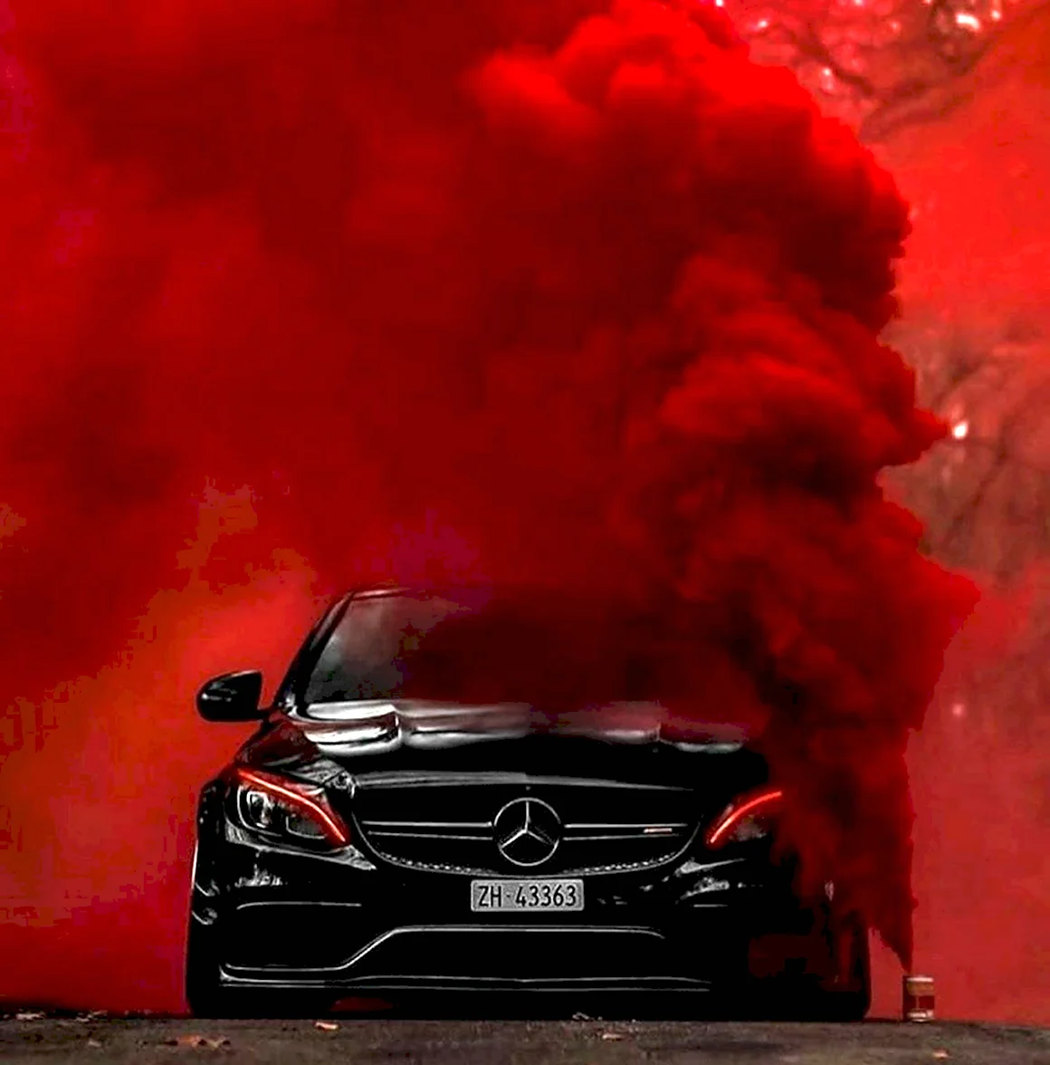 Чёрный Мерседес s63 AMG дрифт