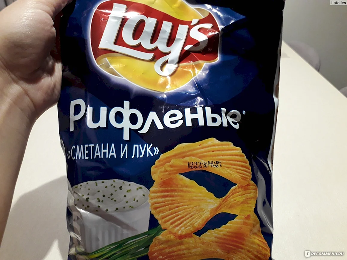 Чипсы Лейс рифленые сметана и лук