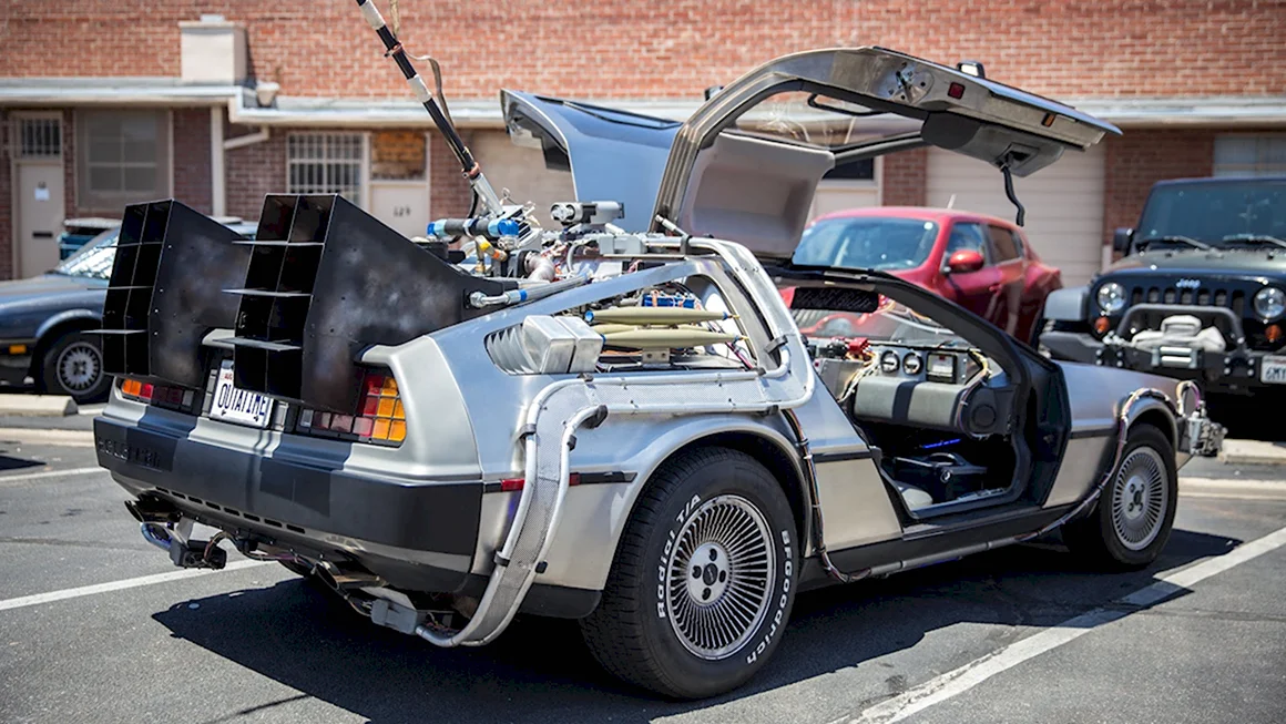 DELOREAN DMC-12 назад в будущее