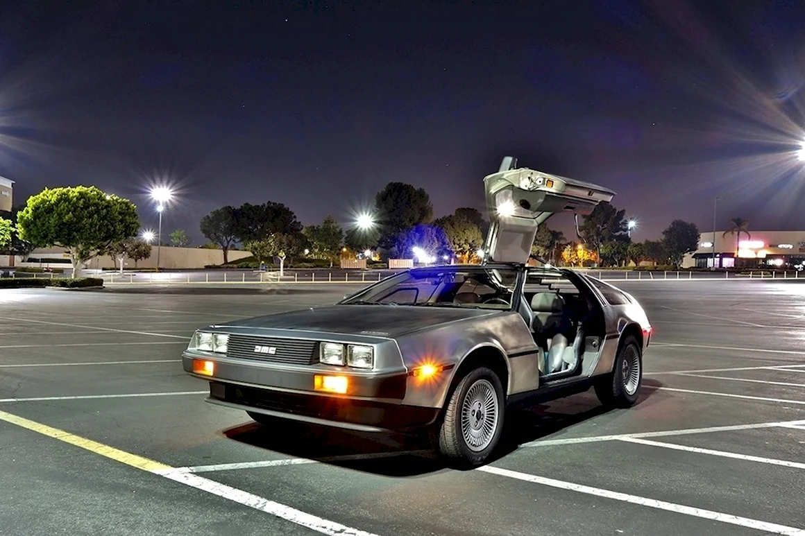 DELOREAN DMC-12 назад в будущее