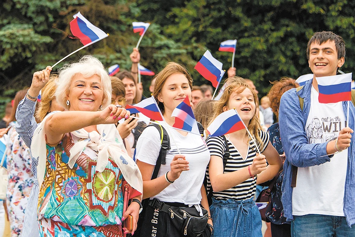 День России люди с флагами