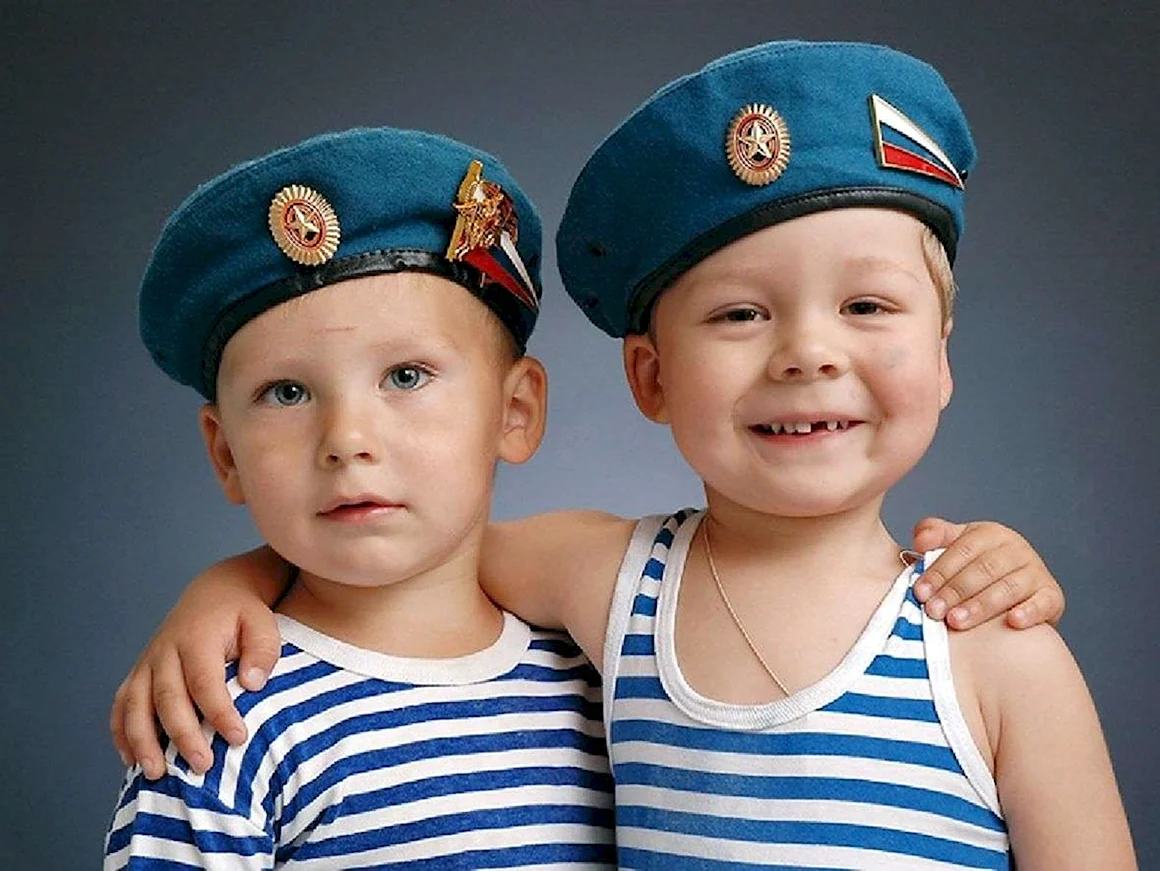Дети в беретах