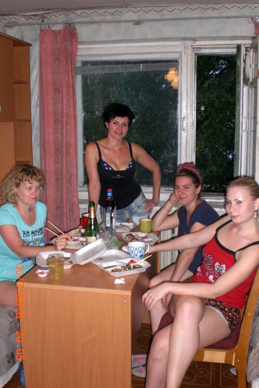 Девочки в общежитии