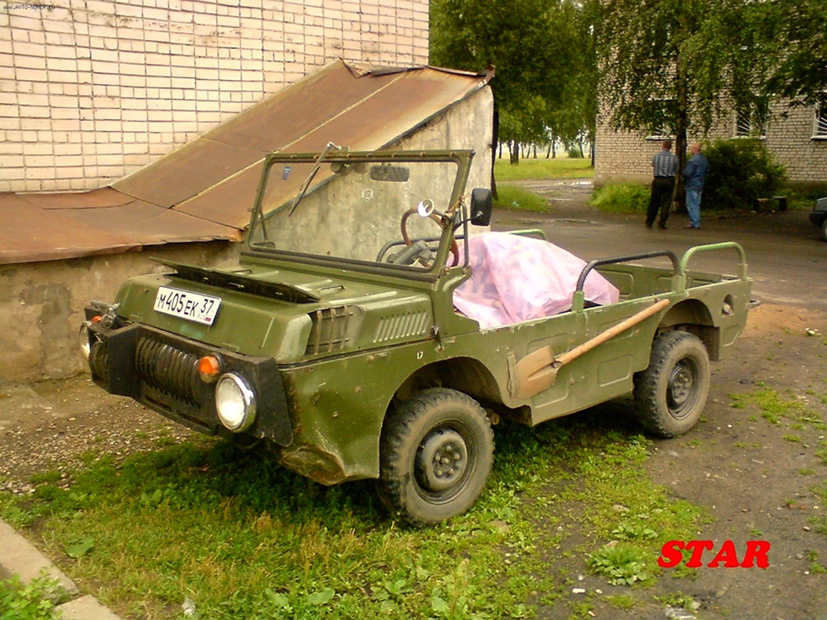 Девушка и ЛУАЗ ТПК фото
