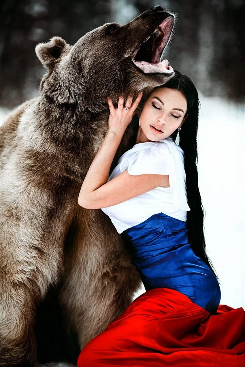 Девушка и медведь