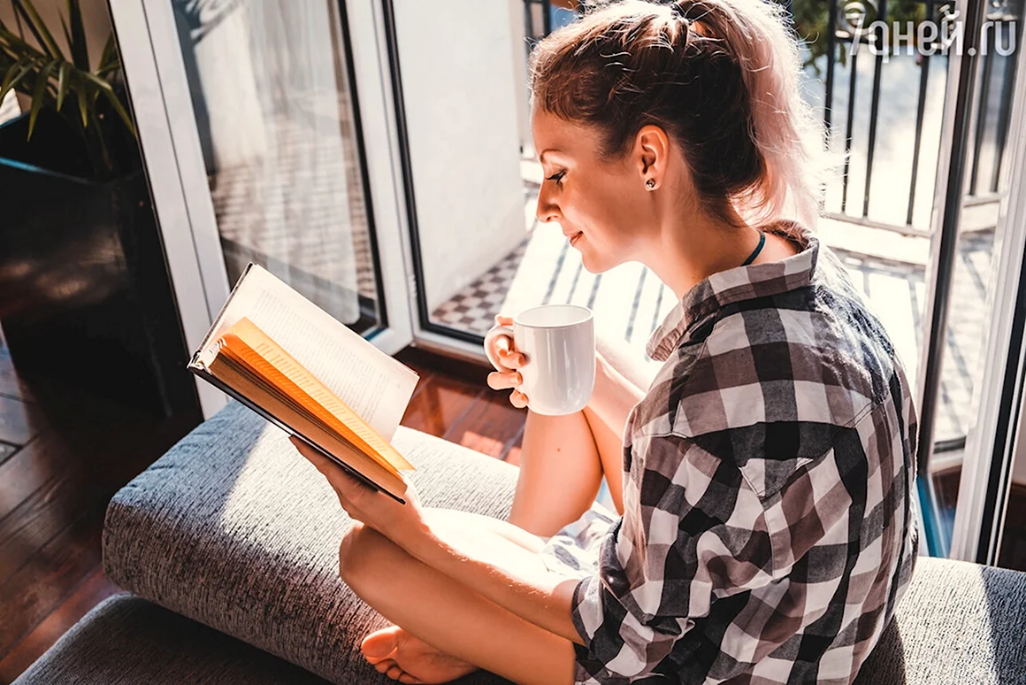 Девушка с книгой