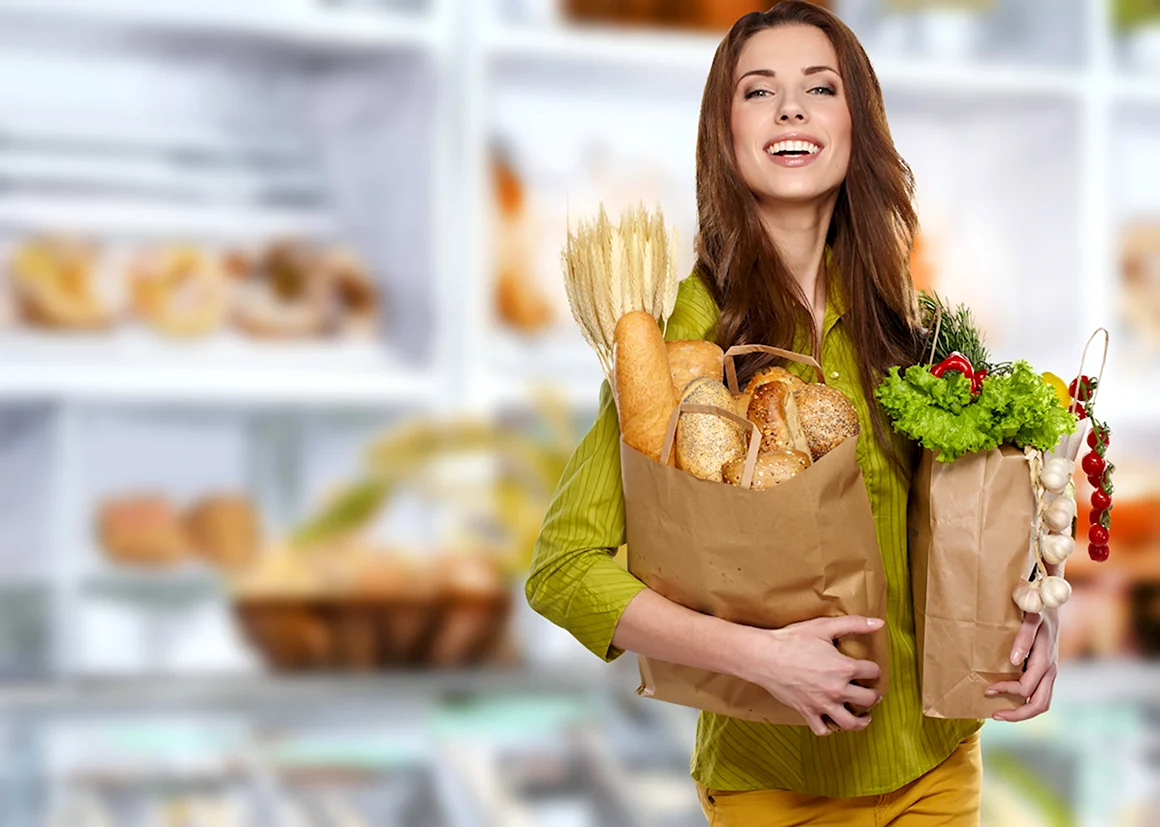 Девушка с продуктами