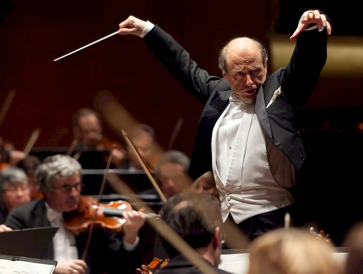 Дирижер Iván Fischer