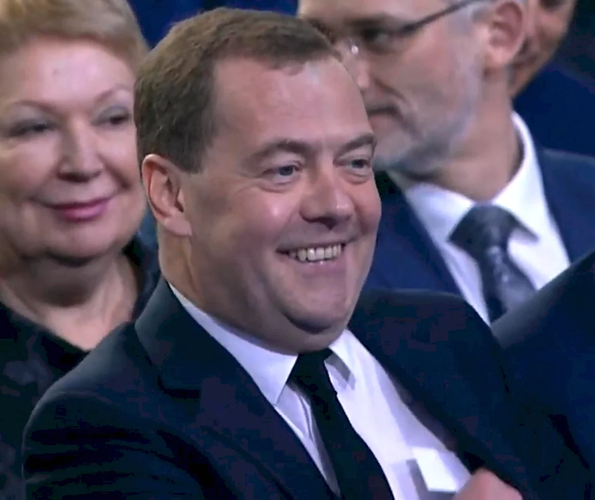 Дмитрий Медведев 2021 толстый