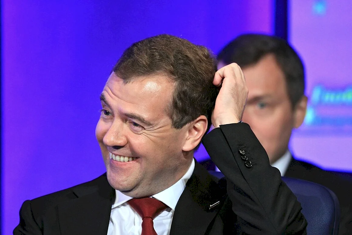 Дмитрий Медведев смеется