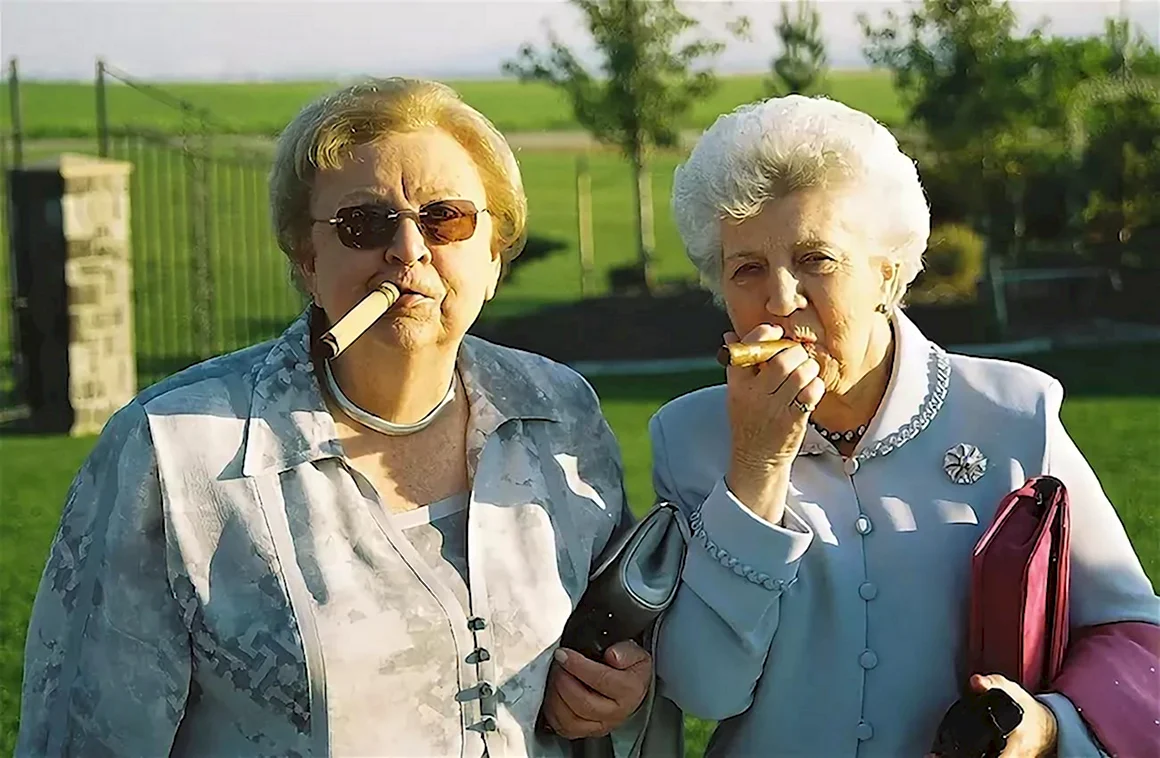 Две бабушки
