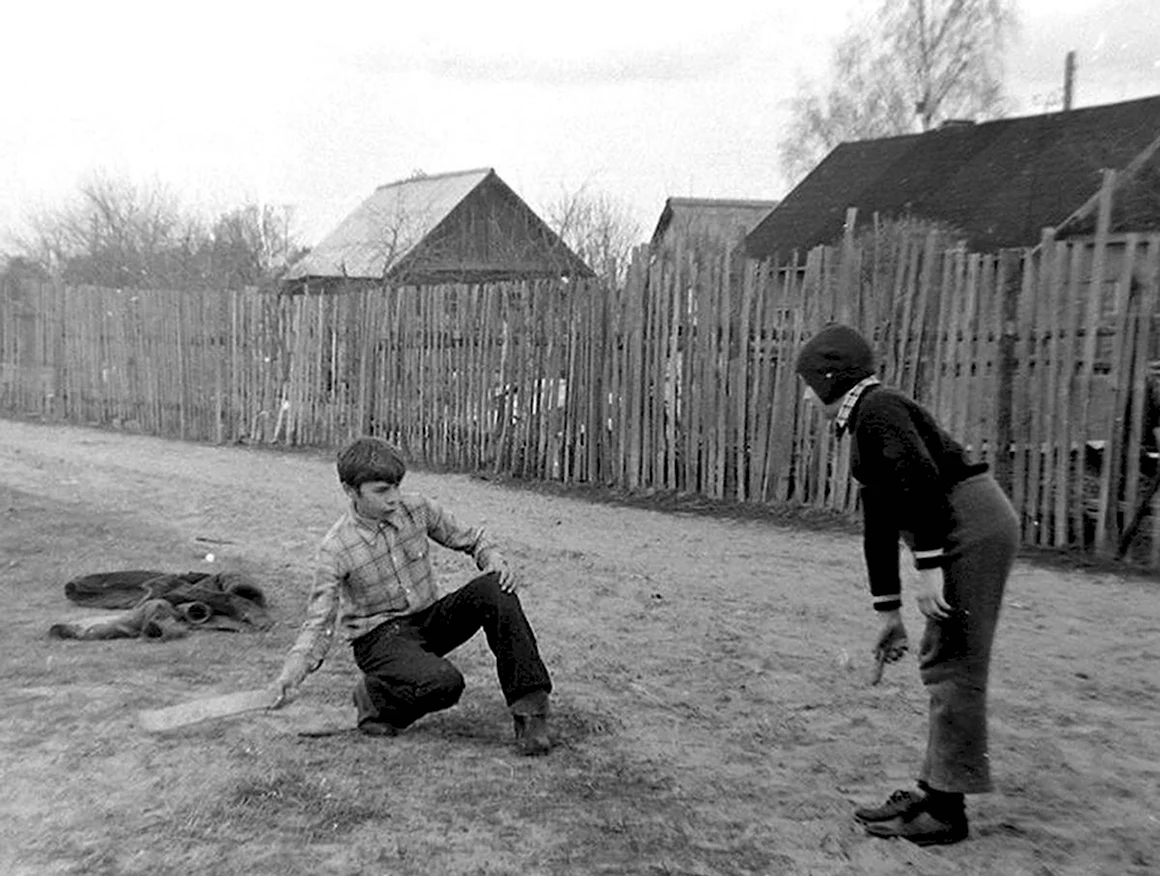 Дворовая игра Чиж