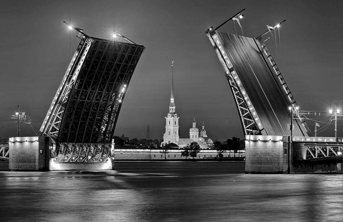 Дворцовый мост в Санкт-Петербурге