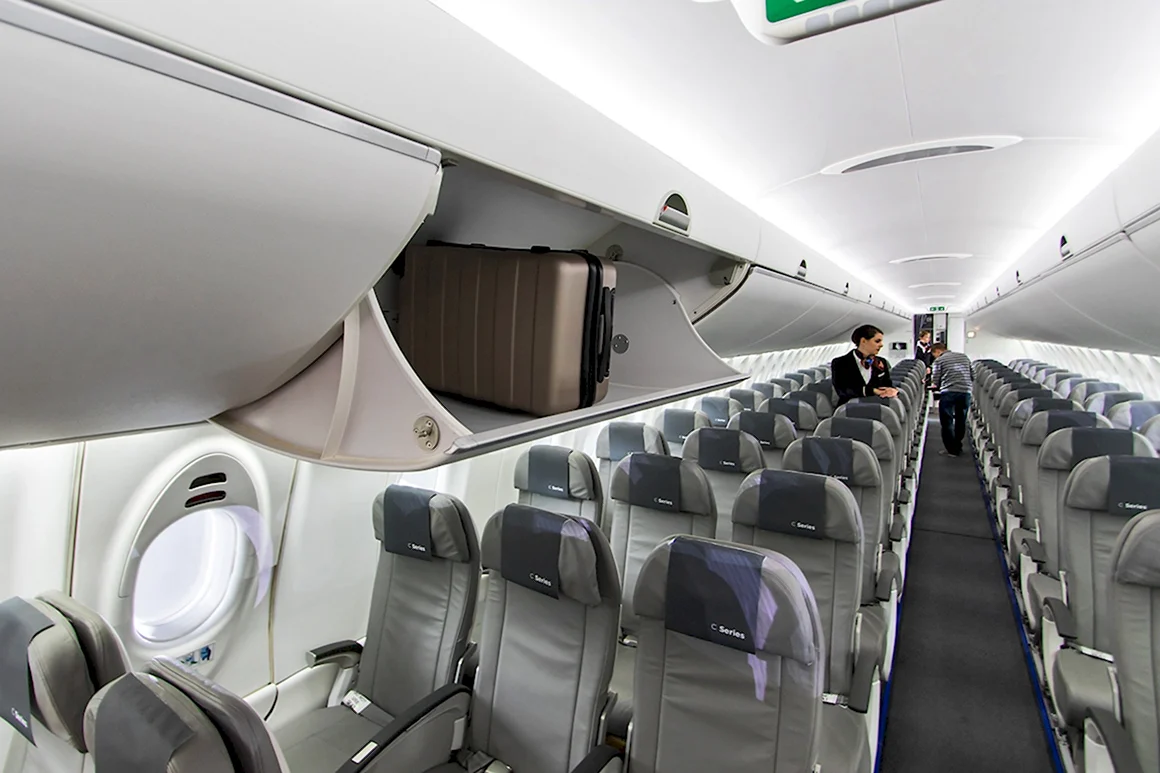 Embraer e195 салон