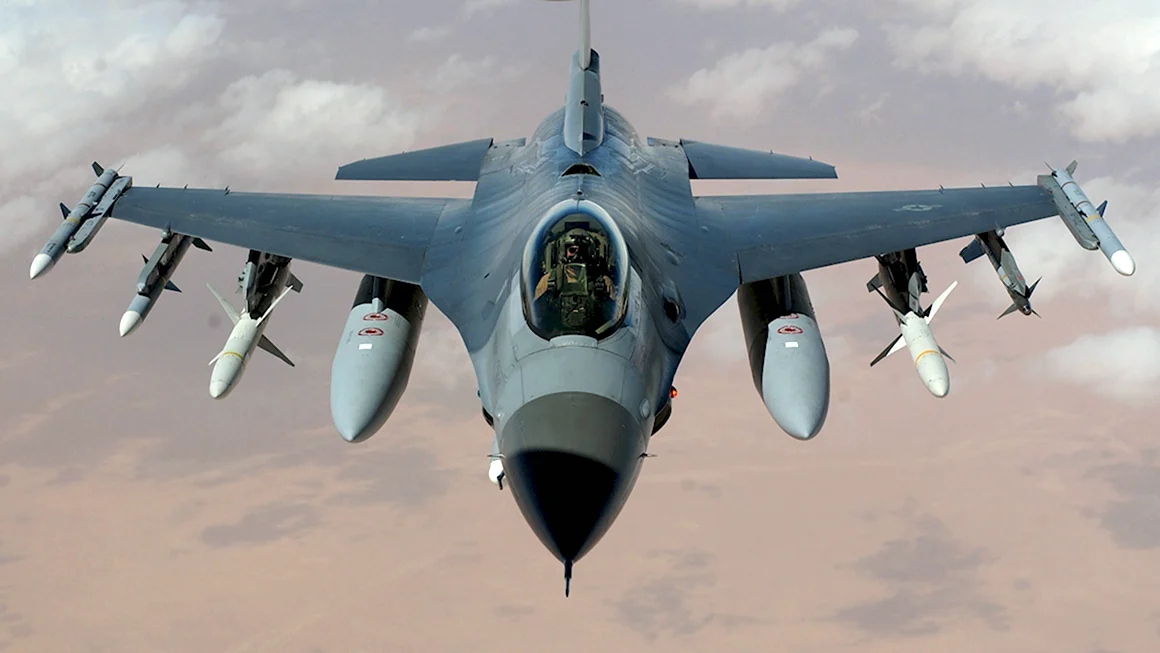 F16 истребитель