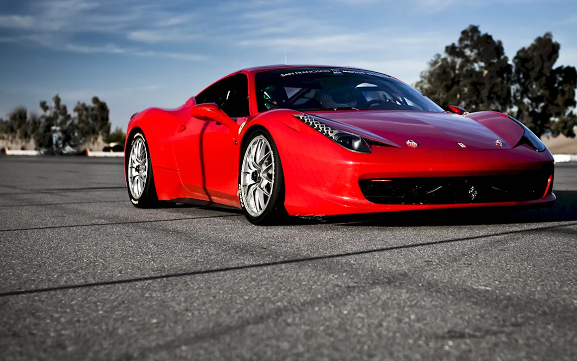 Ferrari 458 Italia красная