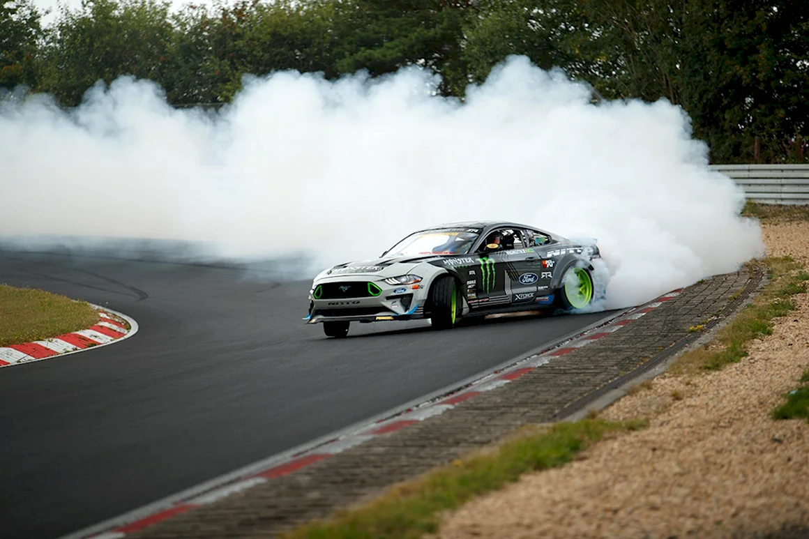 Ford Mustang RTR Competition-spec