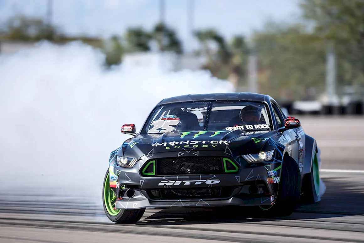 Ford Mustang RTR дрифт