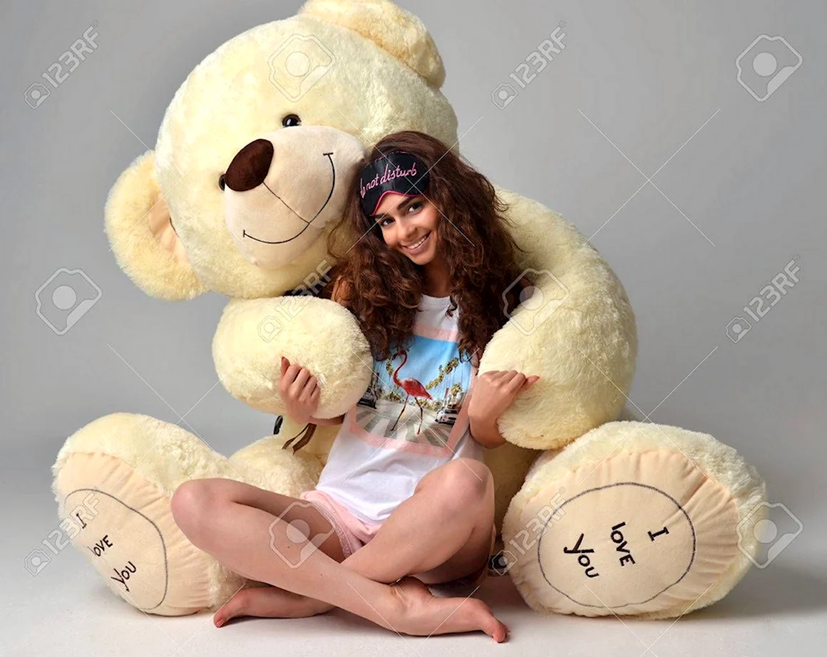 Фотосессия с большим медведем игрушкой